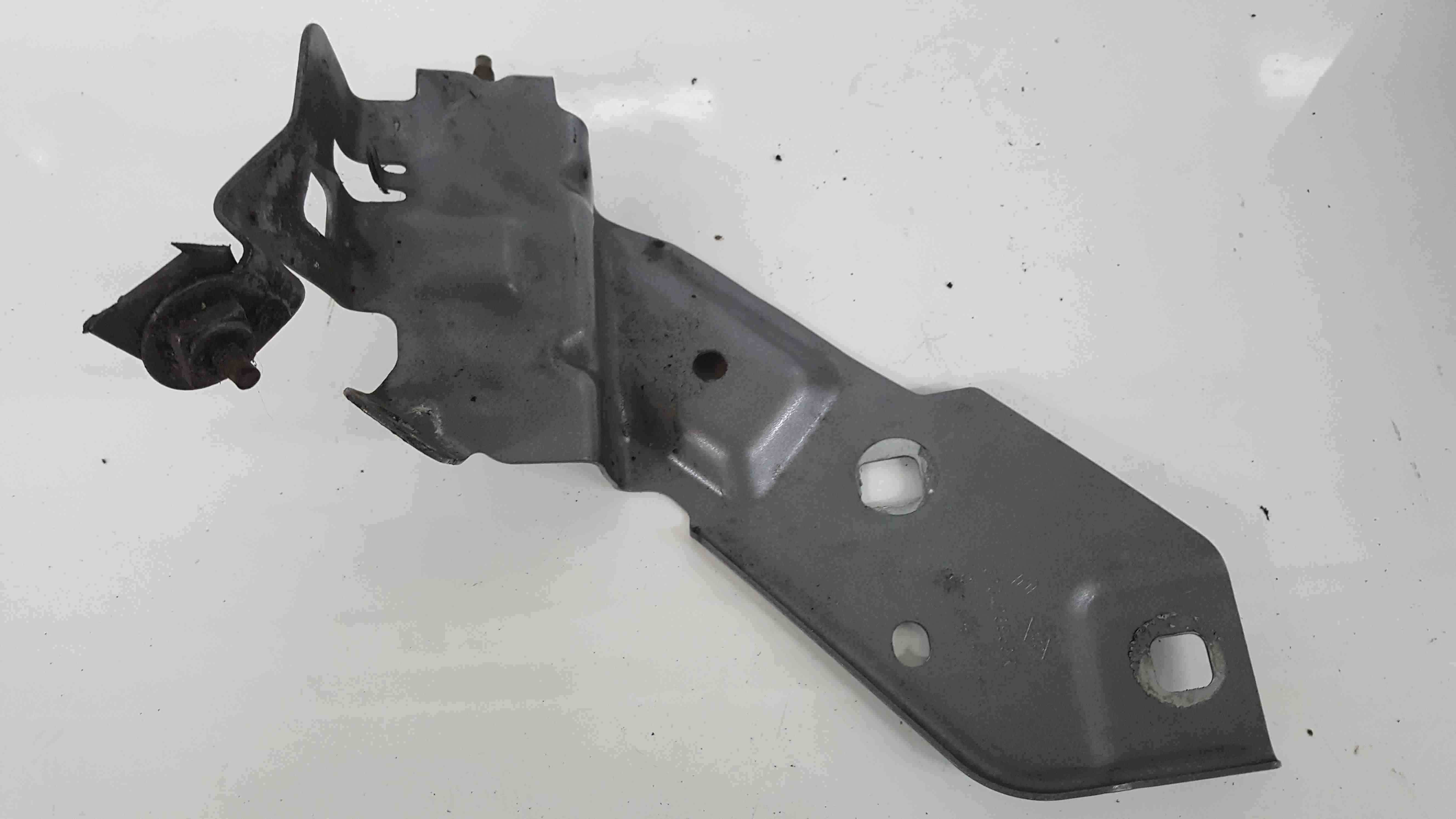 Renault Clio Mk Passenger Nsf Front Headlight Wing Bracket