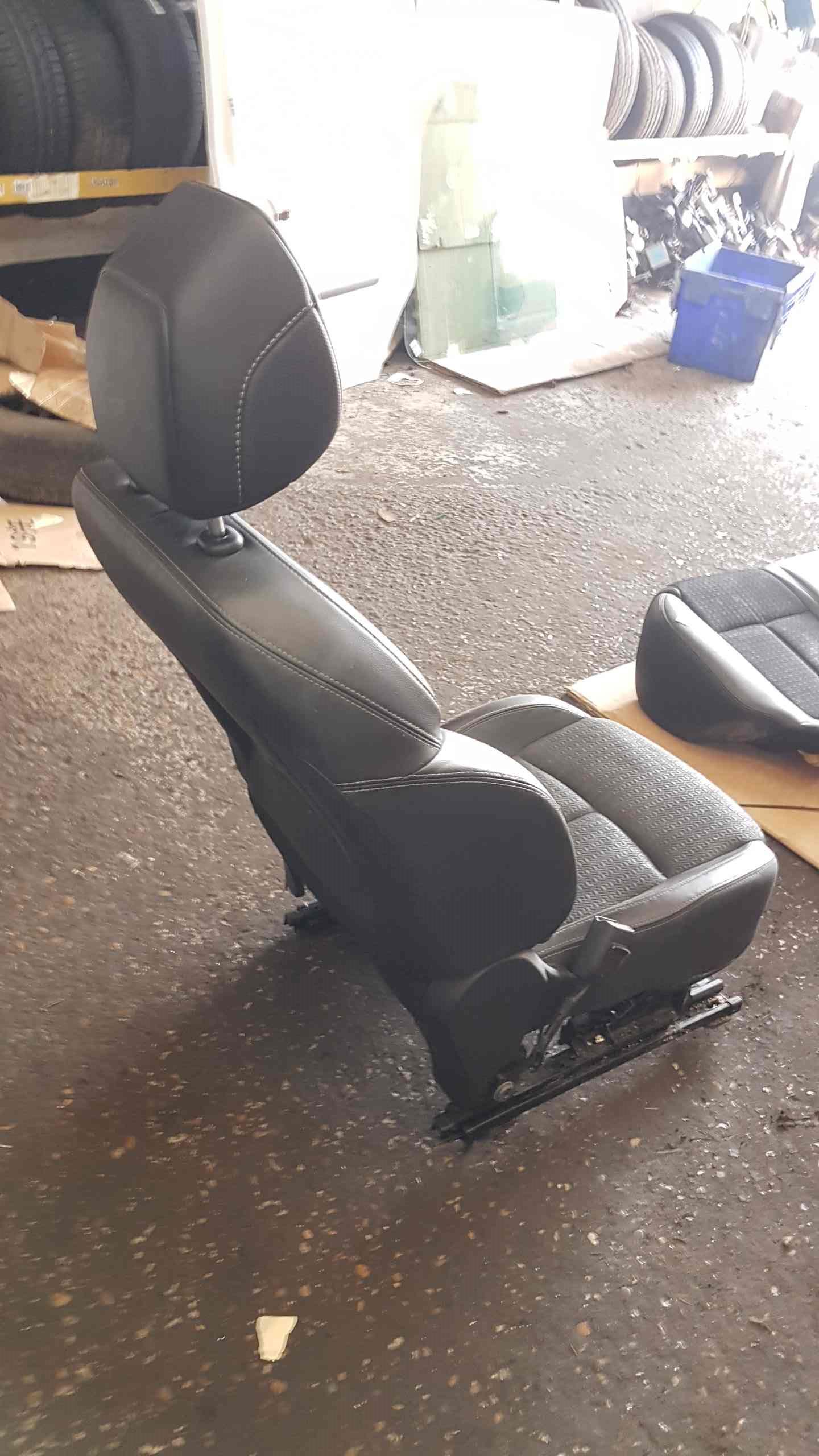 Renault Kadjar 2015 2021 Passenger NSF Front Chair Seat Half Leather