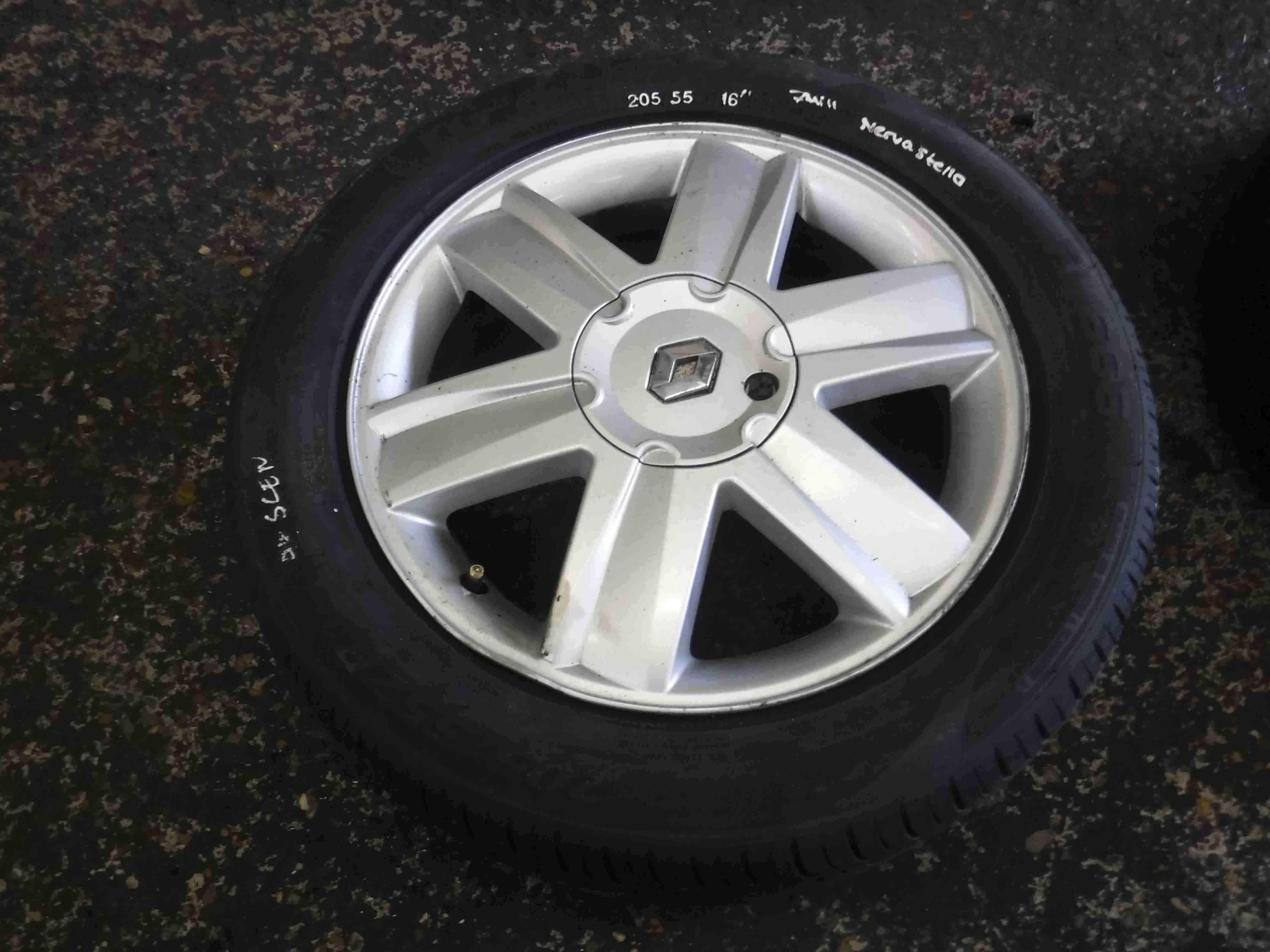 Renault Megane Scenic Nervastella Alloy Wheel Tyre