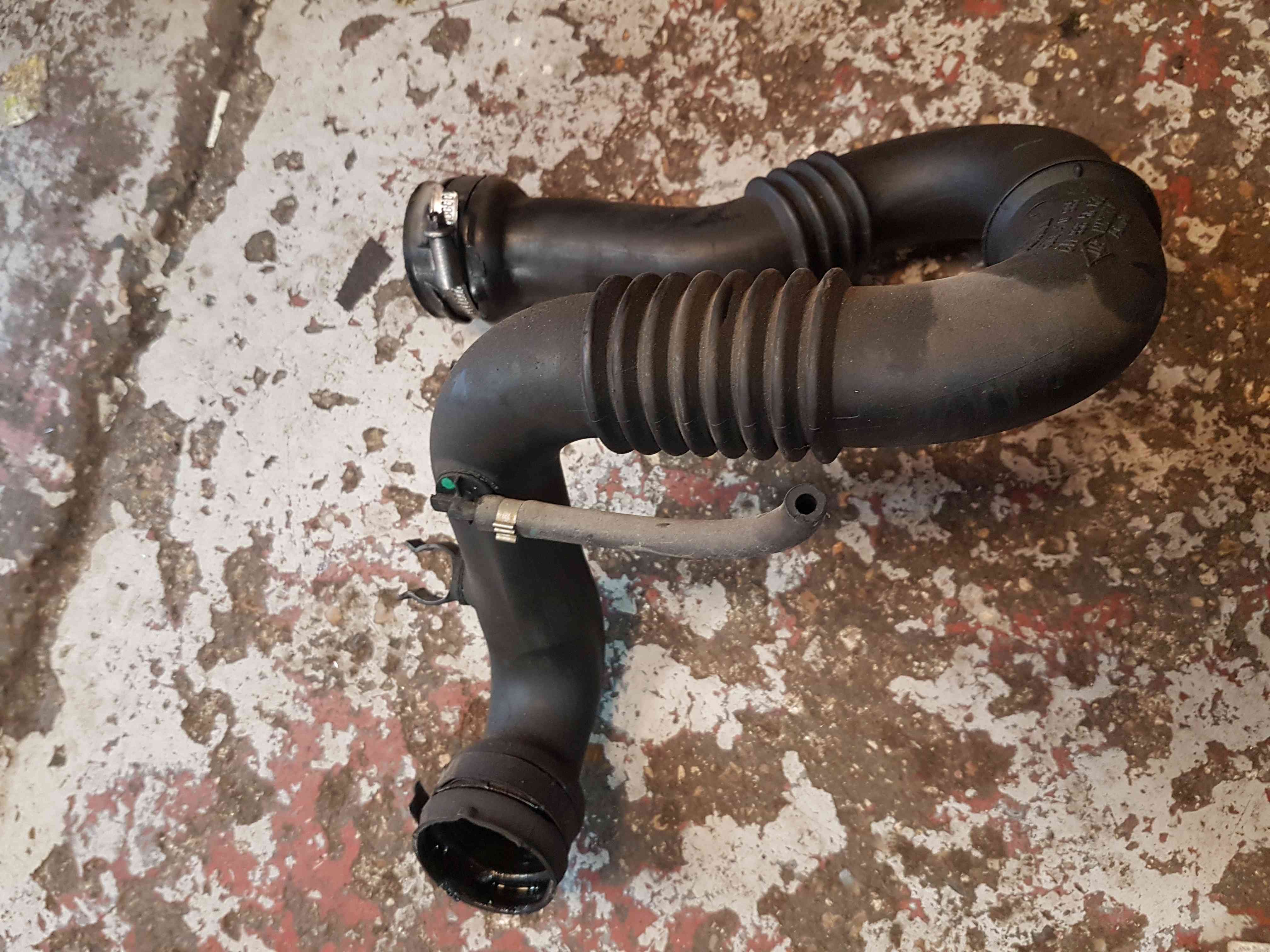 Renault Trafic Dci Throttle To Intercooler Pipe