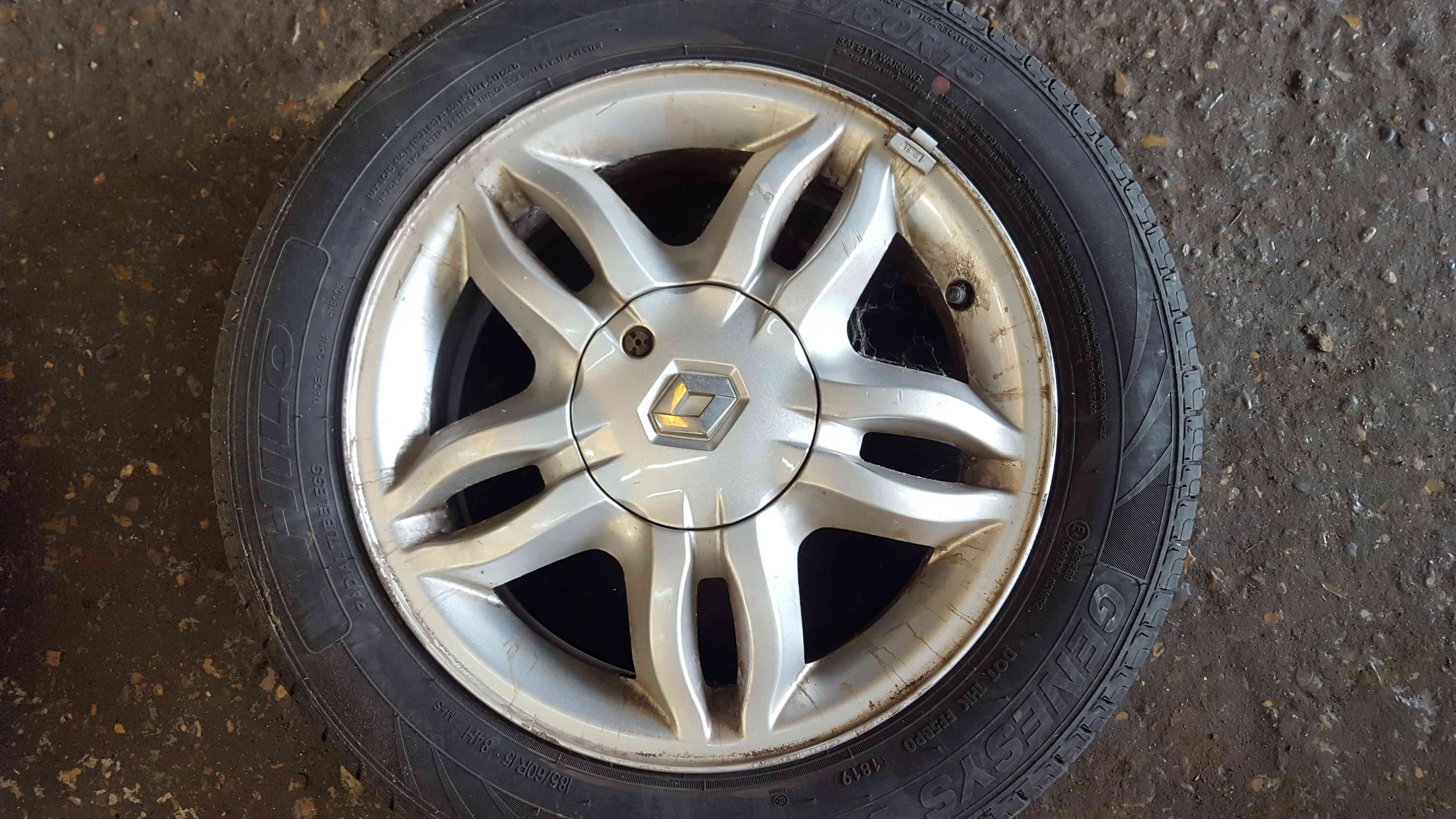 Renault Clio Mk3 20052009 Mahonia Alloy Wheel 15inch X1 45 Tyre 185 60 15 6mm Store Renault 6977