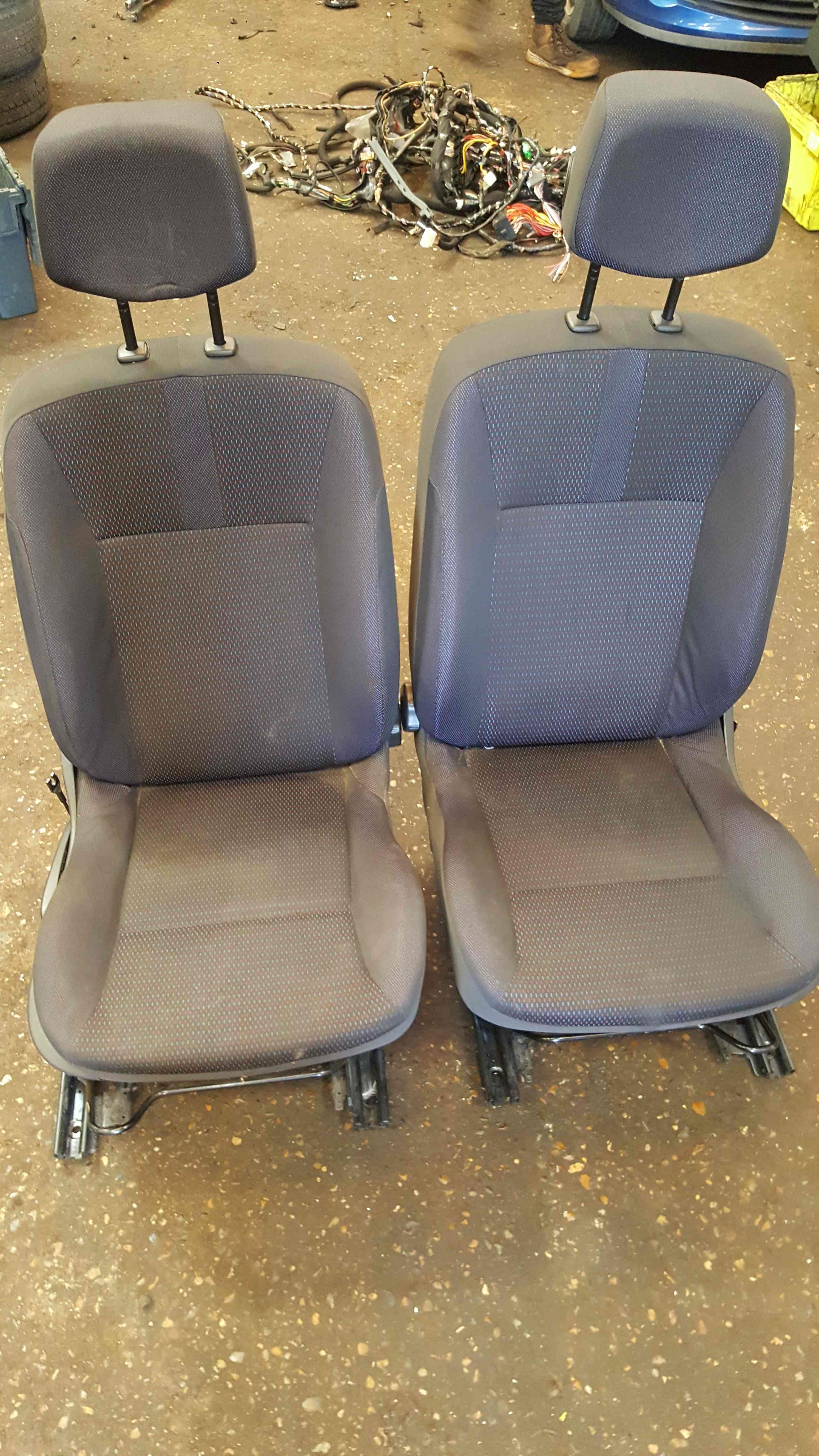 Renault Clio MK3 2005 2012 Front Seats Driver Passenger Osf Nsf 5 Door