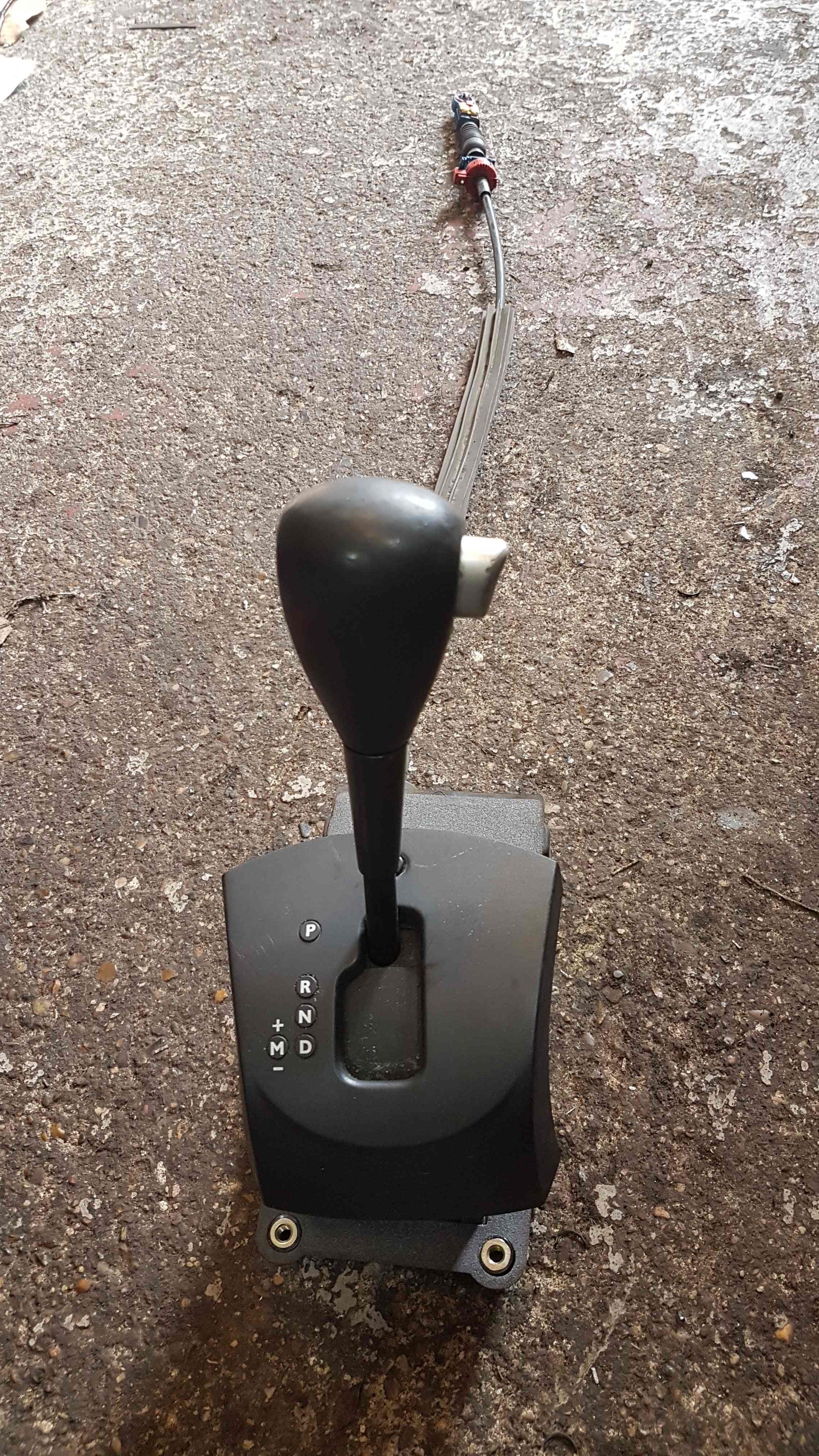 Renault Clio MK3 2009-2012 Gear Stick Gaitor Leather Surround Silver Trim -  Store - Renault Breakers - Used Renault Car Parts & Spares Specialist