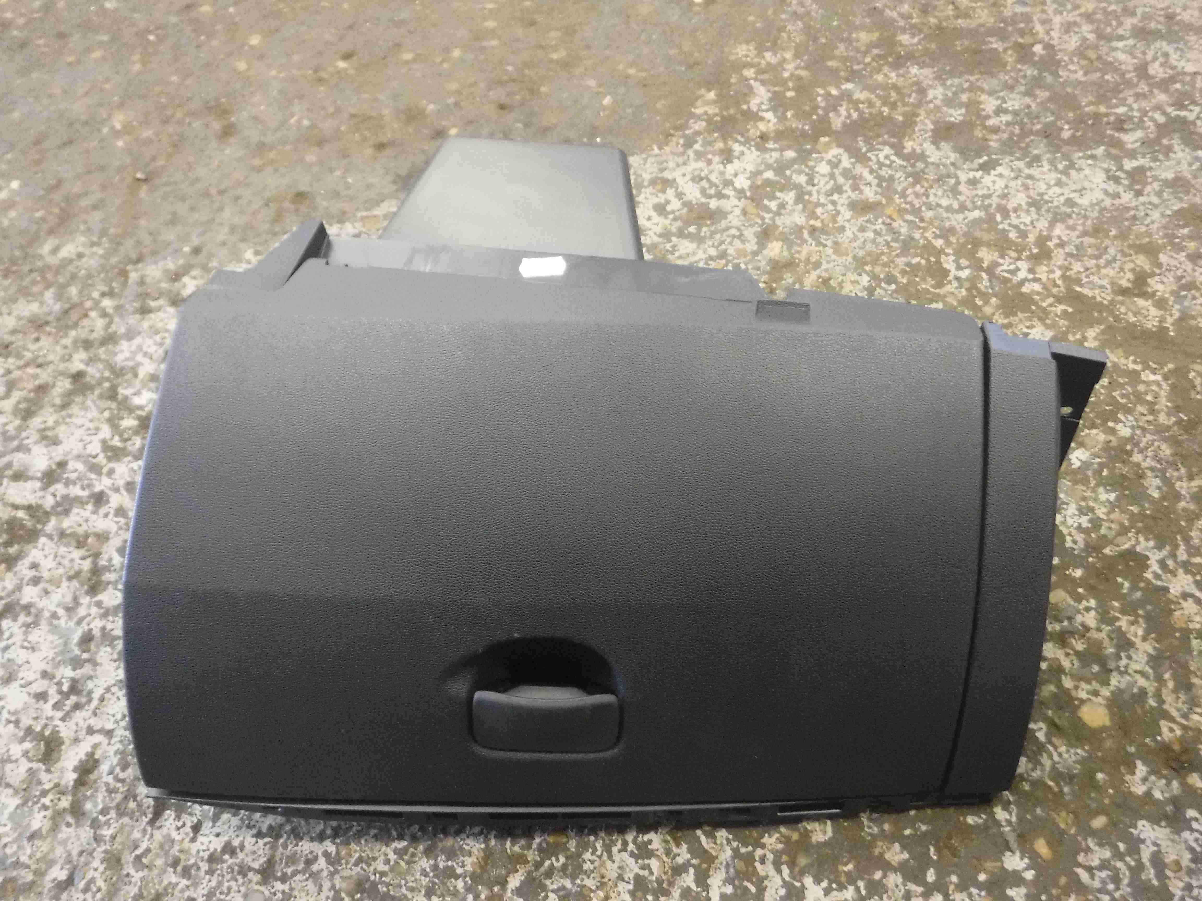 Renault Clio MK3 2009-2012 Dashboard Glove Box - Store - Renault ...