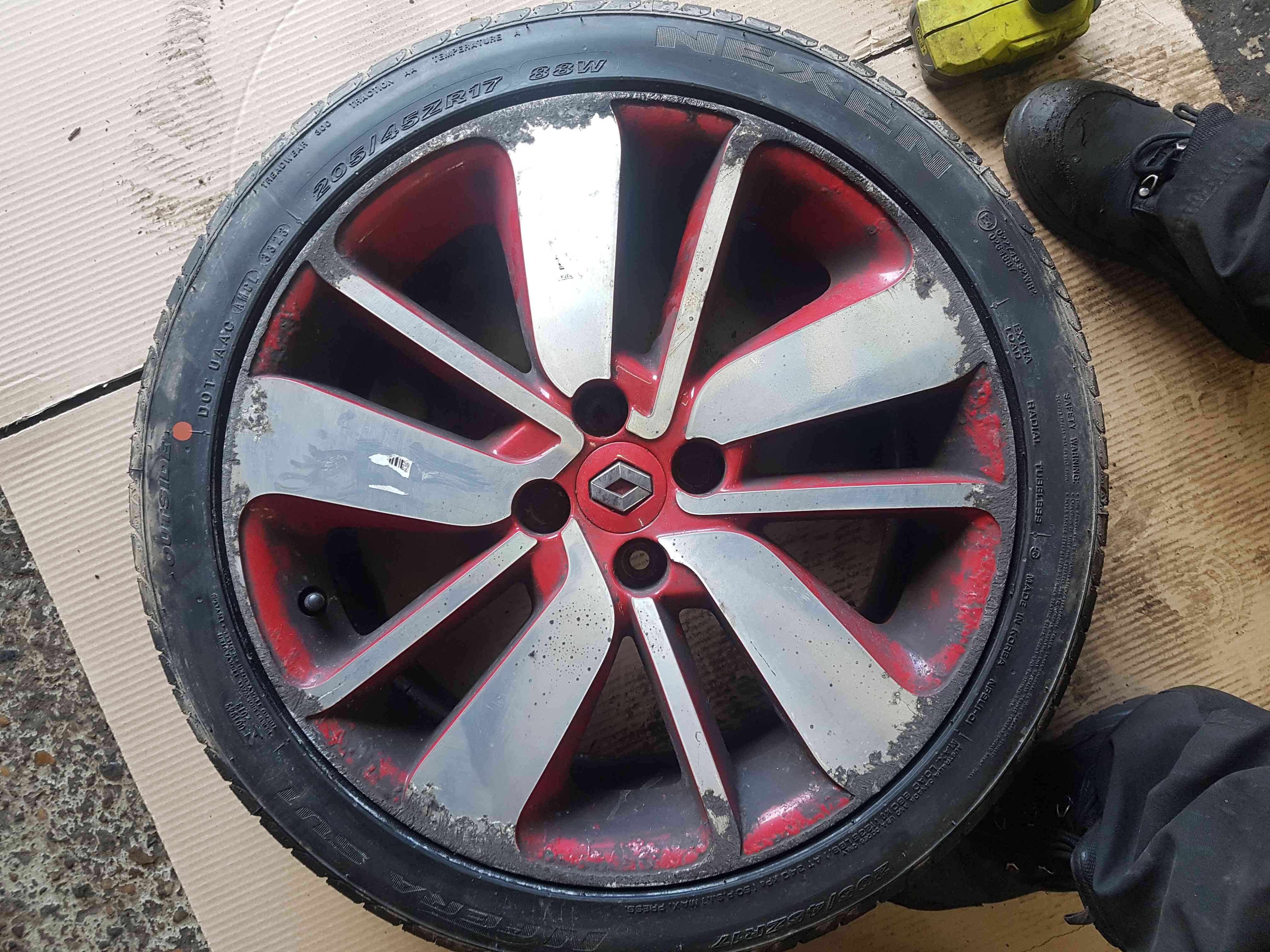 Renault Clio Mk4 2013 2018 Drenalic Alloy Wheel Red 17inch 17 35 Store Renault Breakers 3123