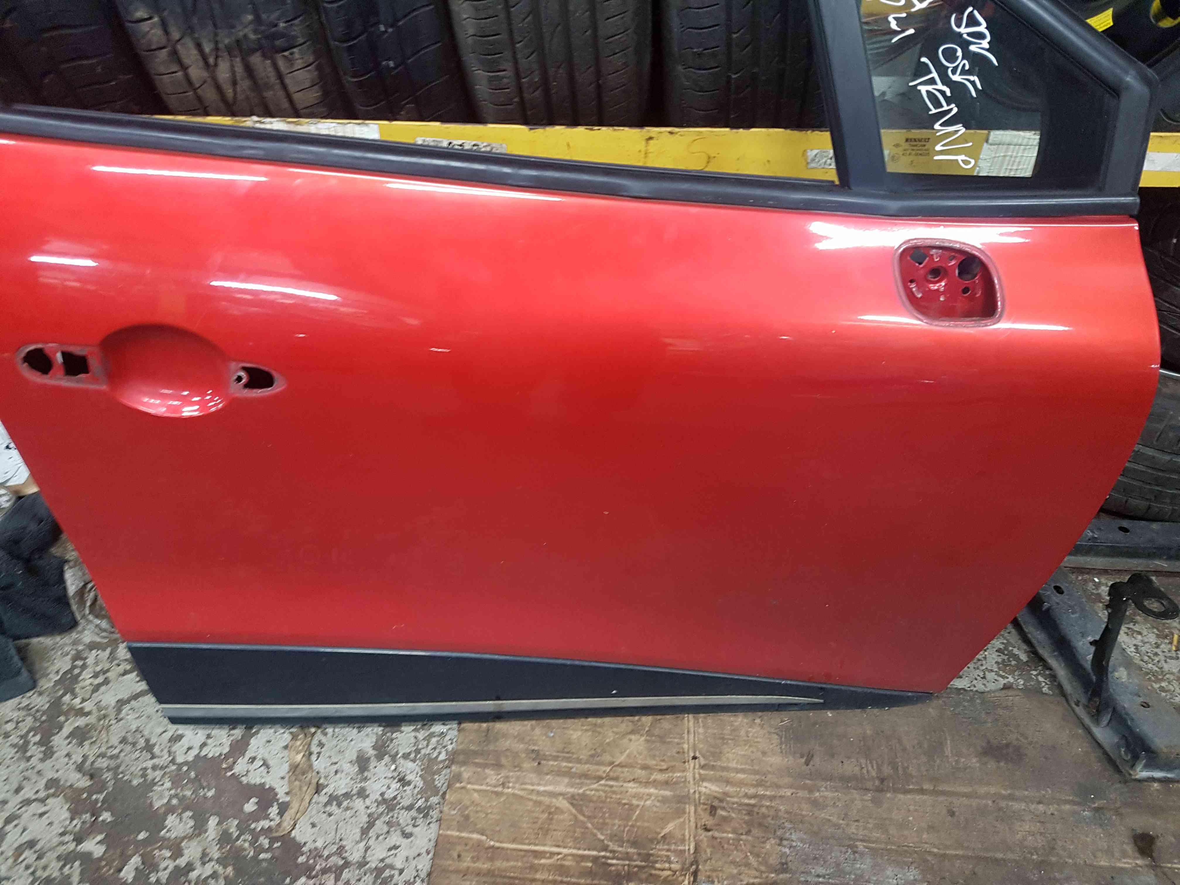 Renault Clio Mk Drivers Osf Front Door Red Tennp Store Renault Breakers Used