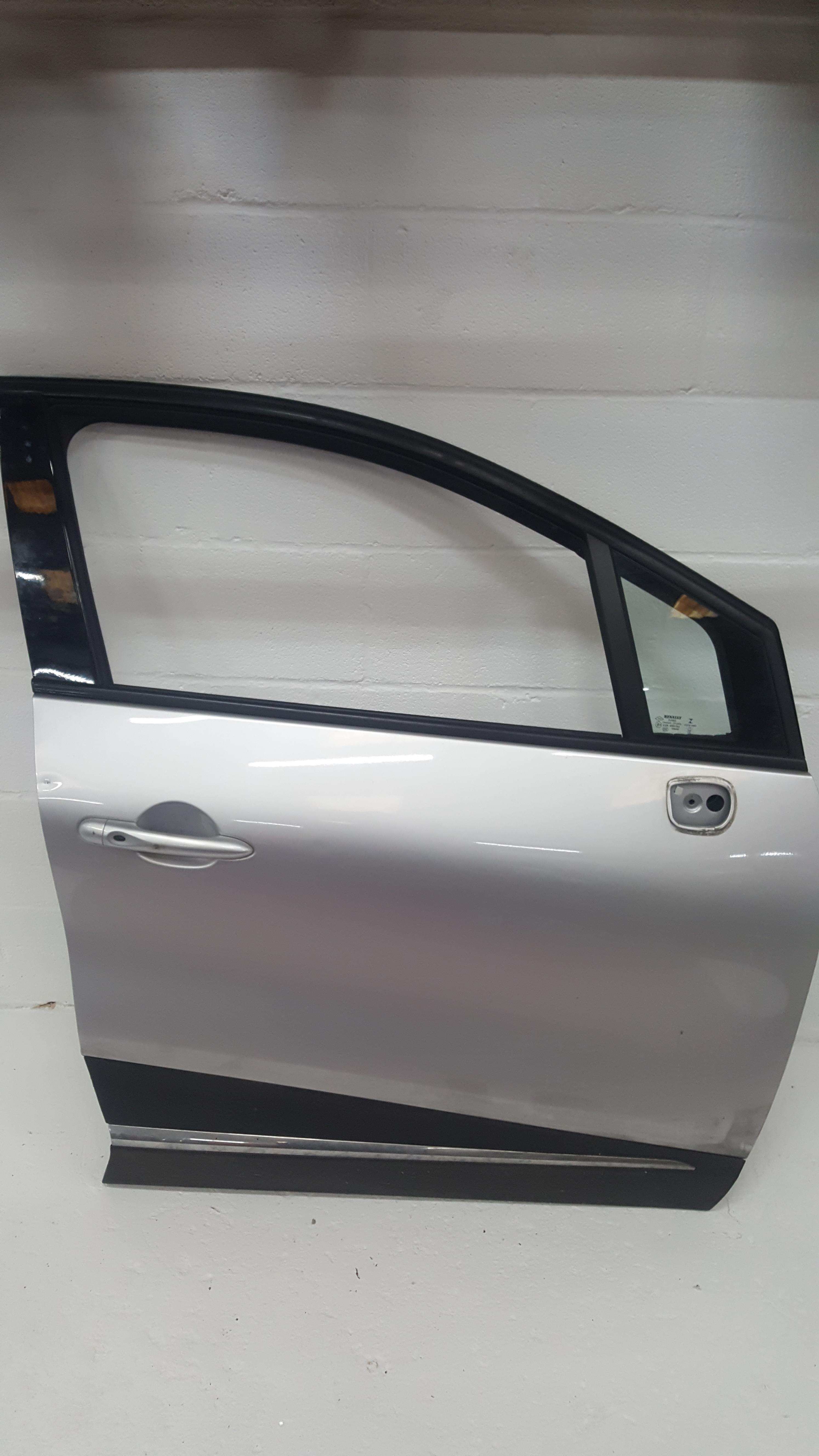 Renault Captur 2013-2015 Drivers OSF Front Door Silver Bixnm - Store ...