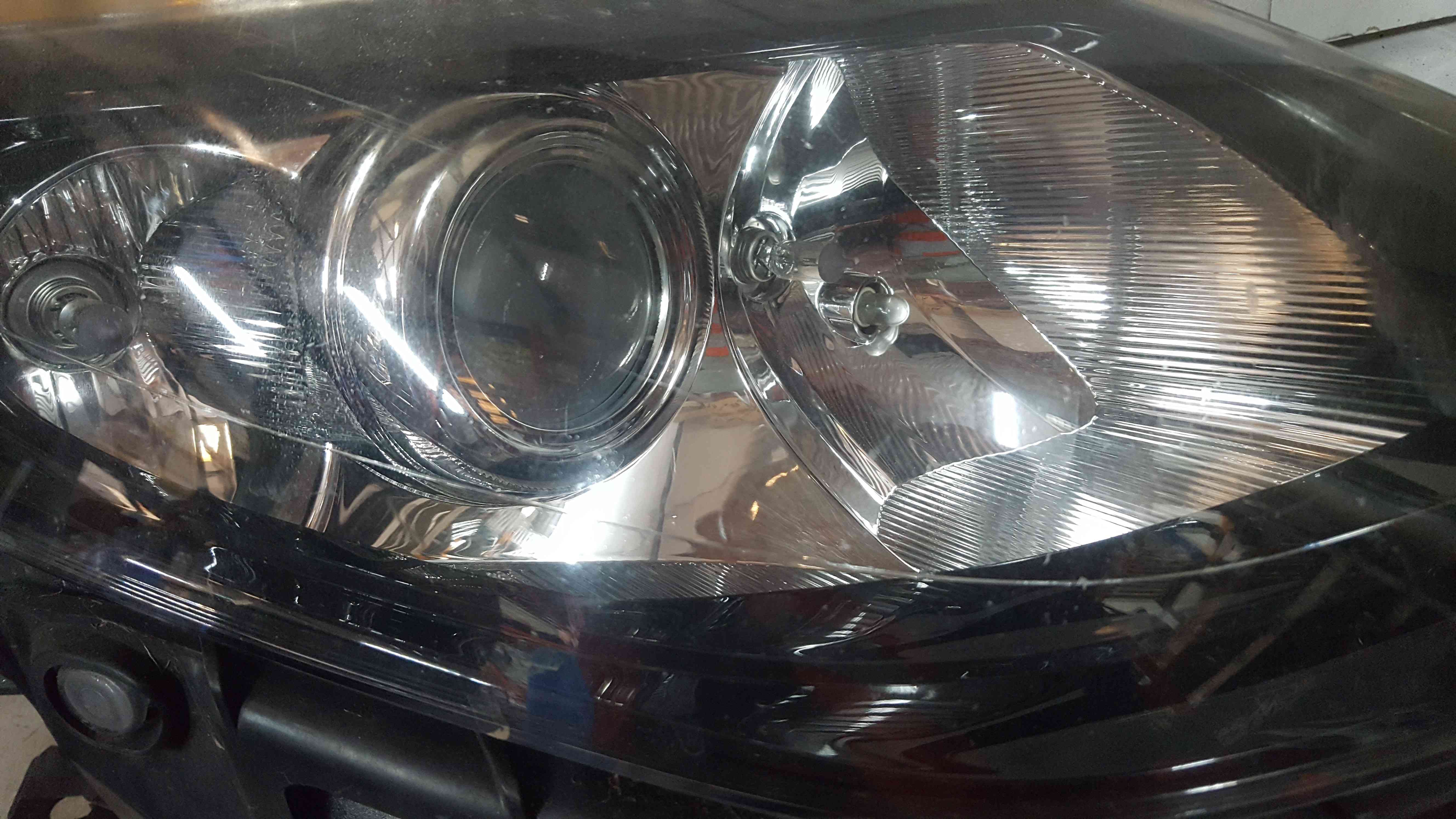 Renault Clio MK3 GT 2009-2012 Drivers OSF Front Headlight black